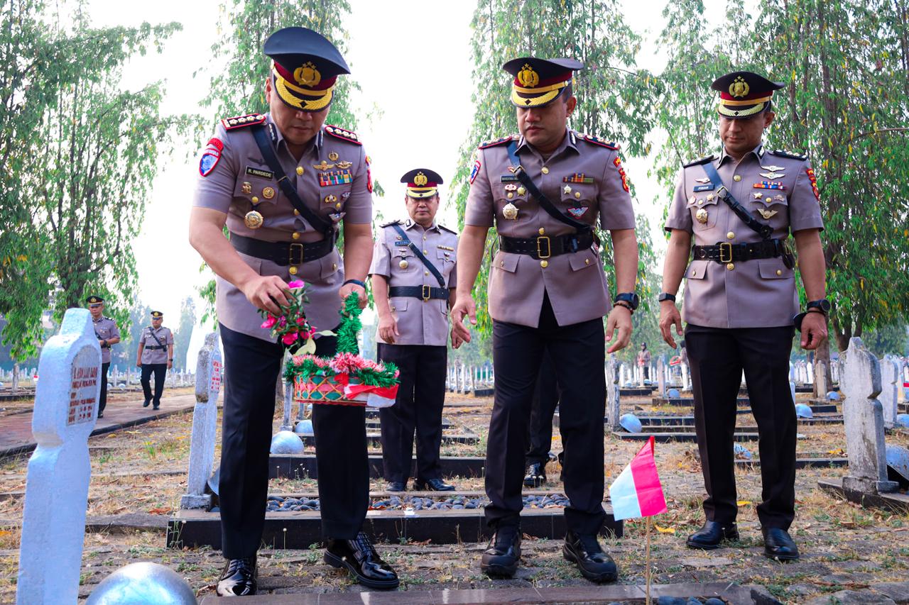 Peringati HUT Lalu Lintas ke-71, Dirlantas Polda Sumsel Pimpin Tabur Bunga di TMP Siguntang
