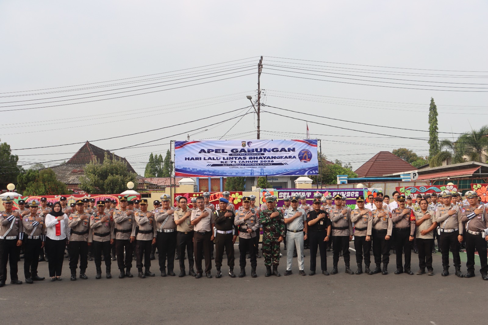 Kapolres Lahat Pimpin Apel Gabungan Hari Lalu Lintas Bhayangkara ke-71, Perkuat Sinergi untuk Keselamatan Berlalu Lintas
