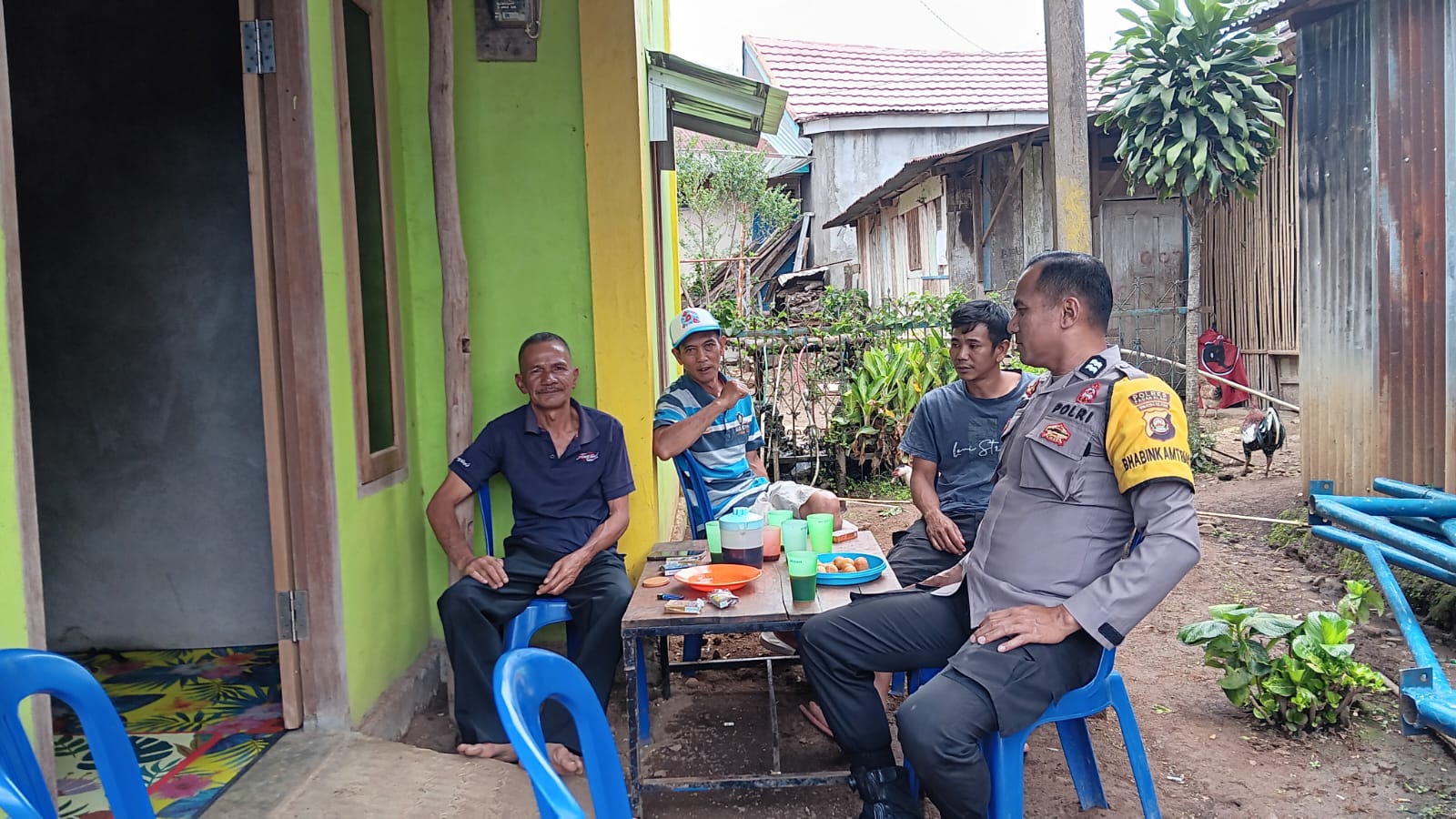Bhabinkamtibmas Jangkar Mas Sambangi Warga Jelang Hajatan Pernikahan