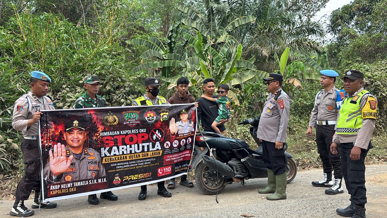 Kapolsek Sinar Peninjauan Polres OKU Turun ke Jalan, Sampaikan Imbauan Larangan Karhutlah