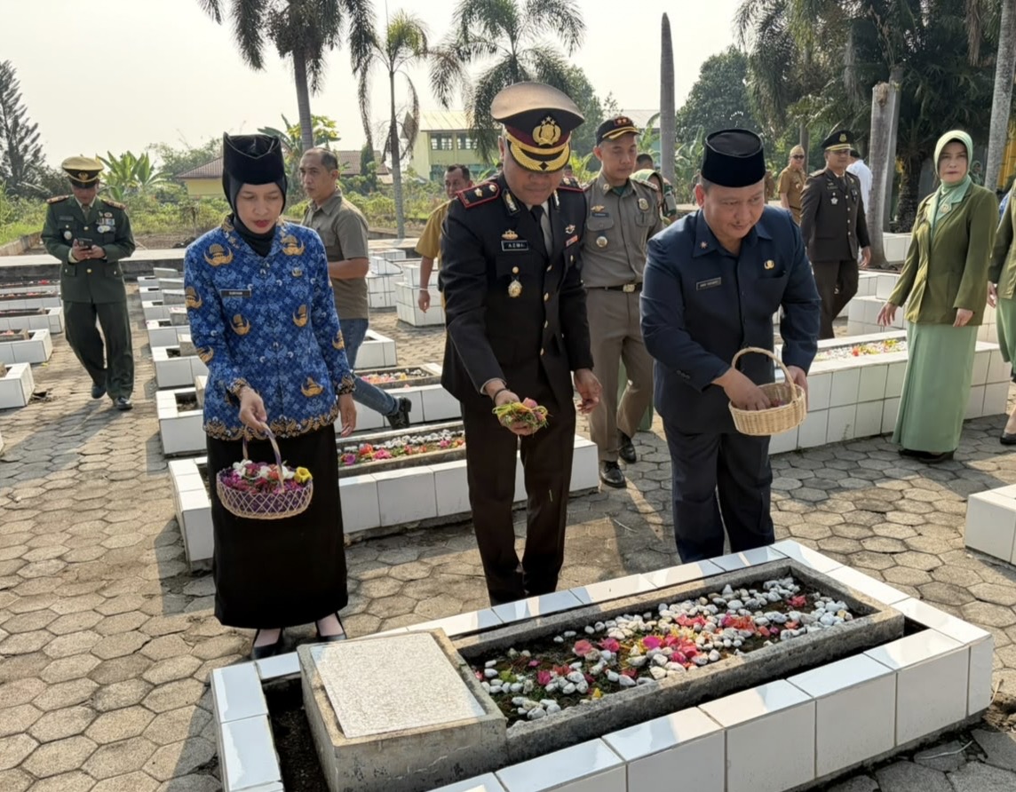 Hadiri Upacara Ziarah Nasional HUT ke-81 TNI di TMP PBS, Wakapolres Musi Rawas Tegaskan Semangat Sinergitas TNI-Polri Jadi Kekuatan Bangsa