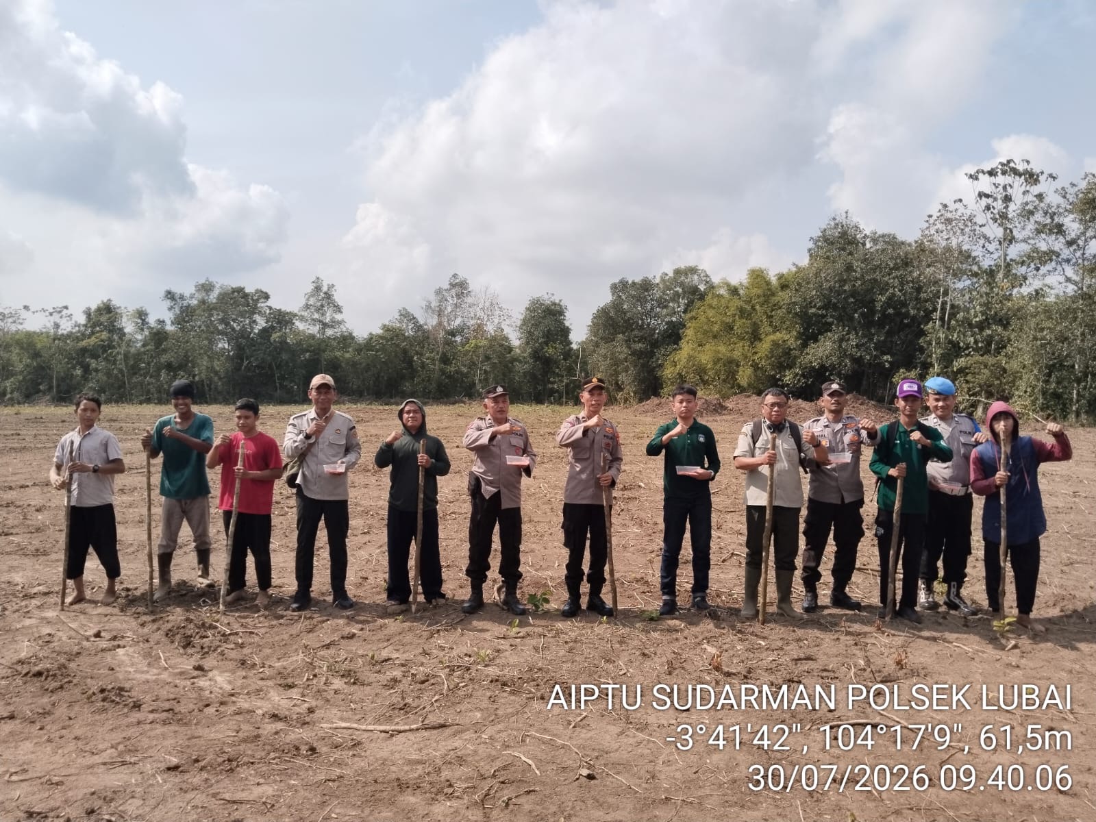Dukung Program Ketahanan Pangan Nasional, Polsek Lubai Bersama PPL dan Kelompok Tani Laksanakan Penanaman Jagung Kuartal III Tahun 2026