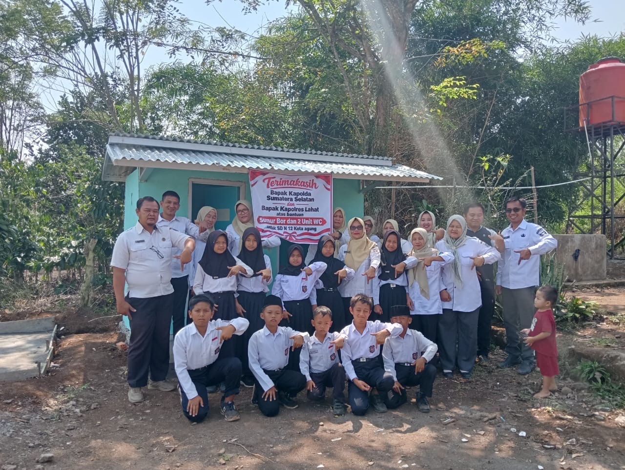 SD Negeri 12 Kota Agung Sampaikan Apresiasi atas Bantuan Sumur Bor dan WC dari Polri