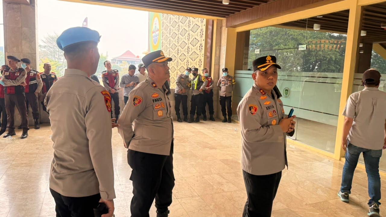 Polrestabes Palembang Kawal Aksi di DPRD Sumsel, Audiensi Berlangsung Aman dan Kondusif