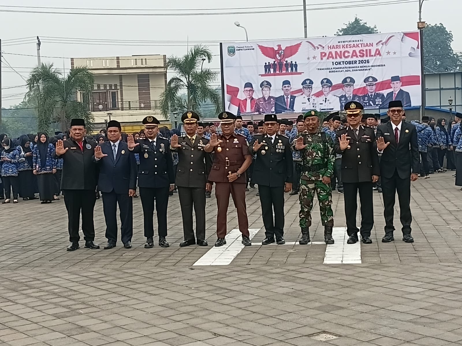 Wakili Kapolres, Kapolsek Tebing Tinggi Hadiri Upacara Hari Kesaktian Pancasila di Lapangan Pemkab Empat Lawang