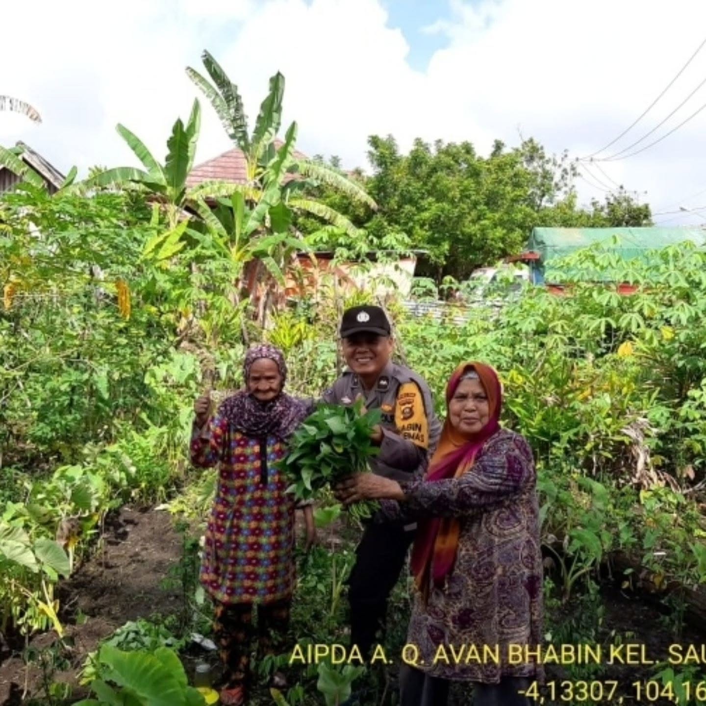 Bhabinkamtibmas Polsek Baturaja Barat Sambangi Ketahanan Pangan Warga di Kelurahan Saung Naga