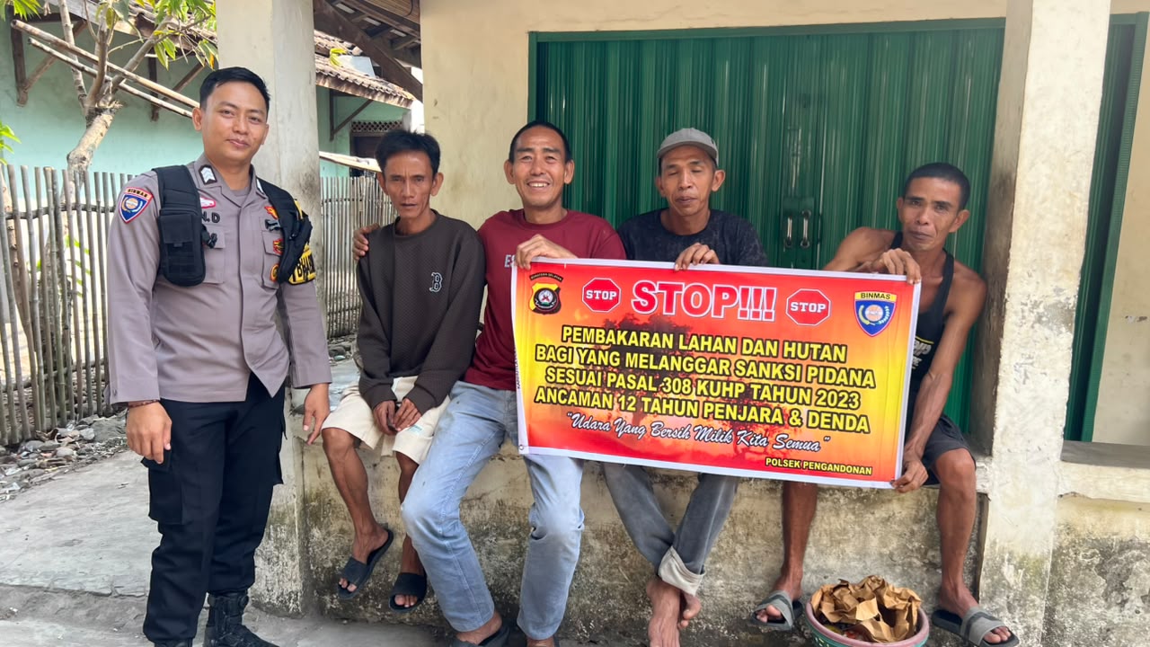 Bhabinkamtibmas Polres OKU Sambangi Warga, Ingatkan Larangan Karhutla dan Pasang Spanduk Imbauan