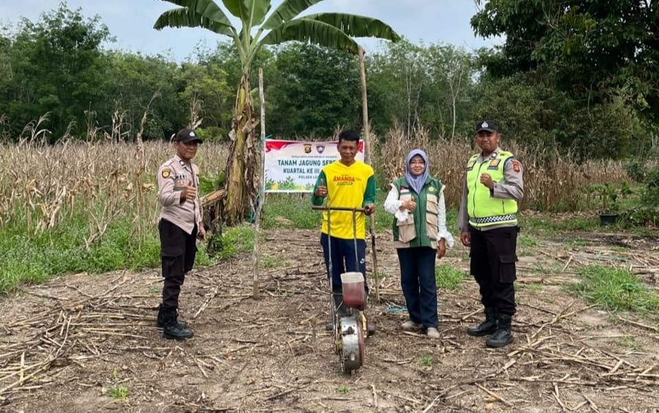 Dukung Swasembada Pangan, Polsek Lengkiti Hadiri Tanam Jagung Kuartal III di Desa Pagar Dewa