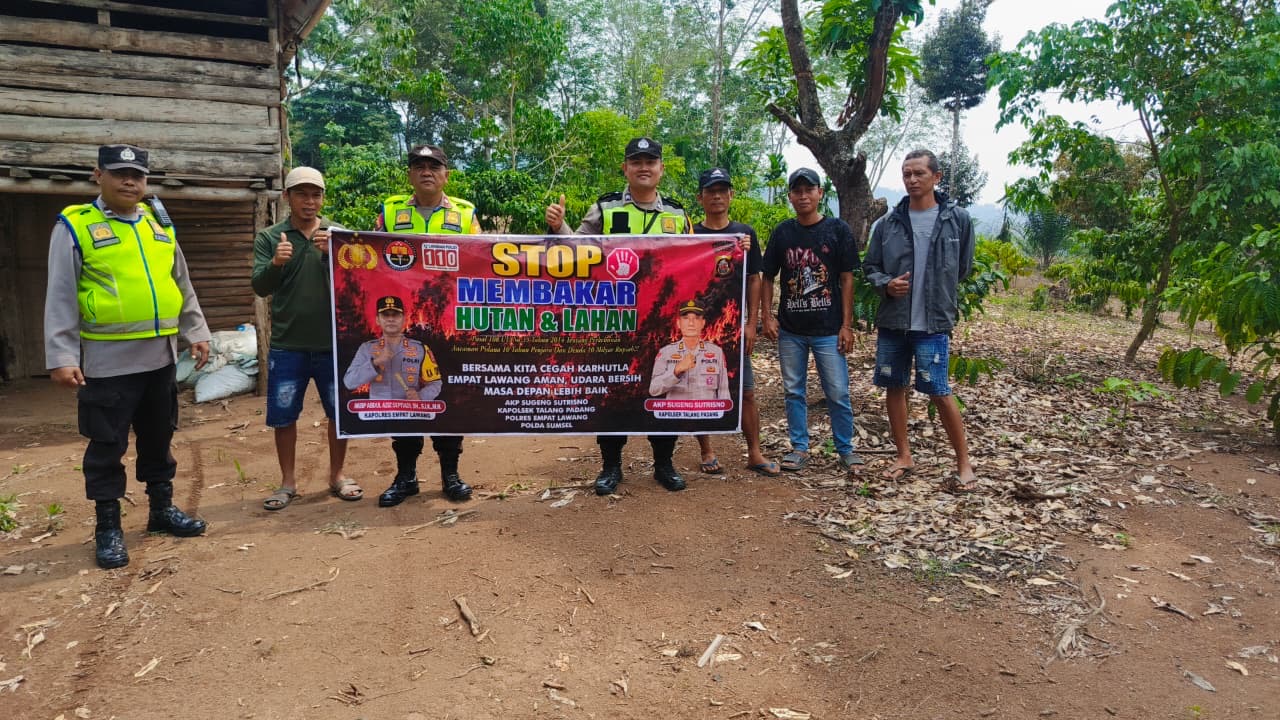 Cegah Karhutla, Polsek Talang Padang Sambangi Pekebun Desa Kembahang Baru dan Ingatkan Bahaya Membakar Lahan