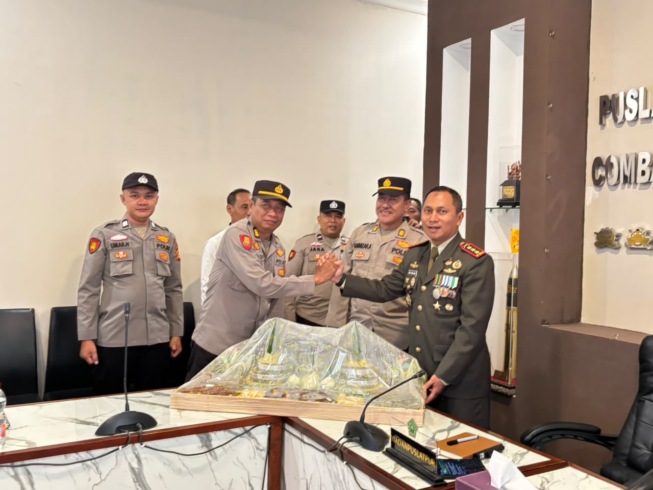 HUT TNI ke-81, Polres OKU Silaturahmi ke Puslatpur Kodiklatad Baturaja