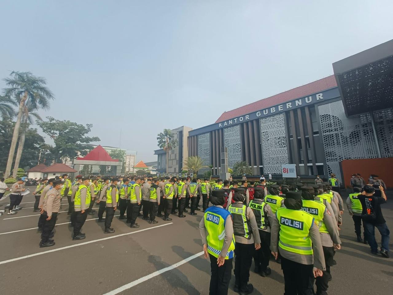 Polrestabes Palembang Amankan Aksi Unjuk Rasa Mahasiswa di Kantor Gubernur Sumsel