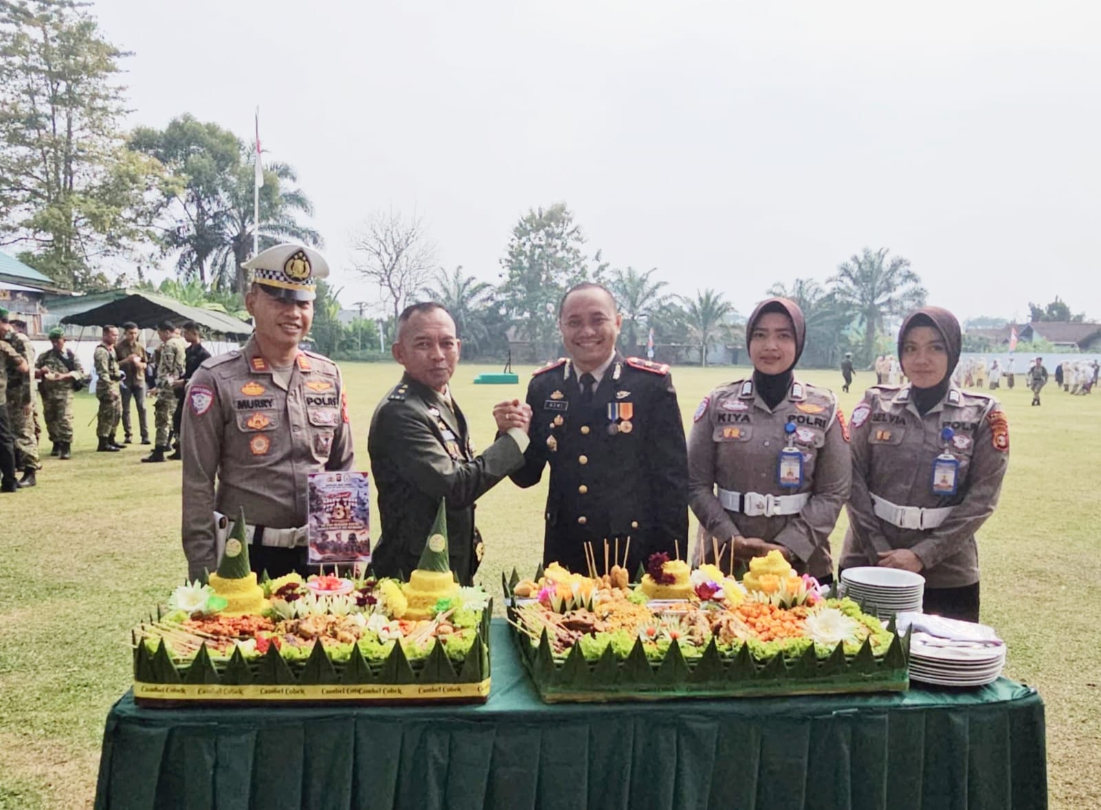 Pererat Sinergitas TNI-Polri, Wakapolres Musi Rawas Hadiri HUT ke-81 TNI dan Berikan Tumpeng