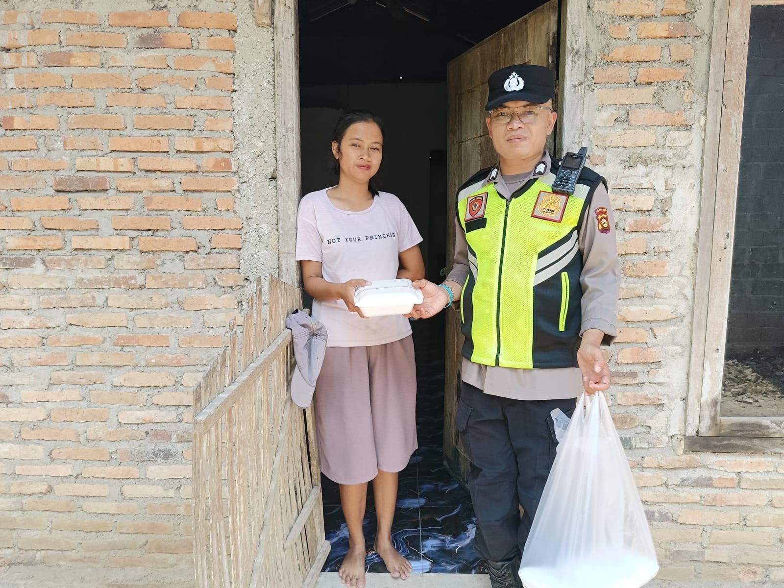 KEGIATAN SEDEKAH DAN BERBAGI PERSONEL POLSEK BUAY MADANG TIMUR POLRES OKU TIMUR