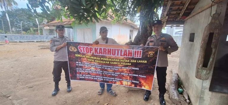 Cegah Karhutla di OKU Timur, Polsek Martapura Gencarkan Patroli dan Sosialisasi
