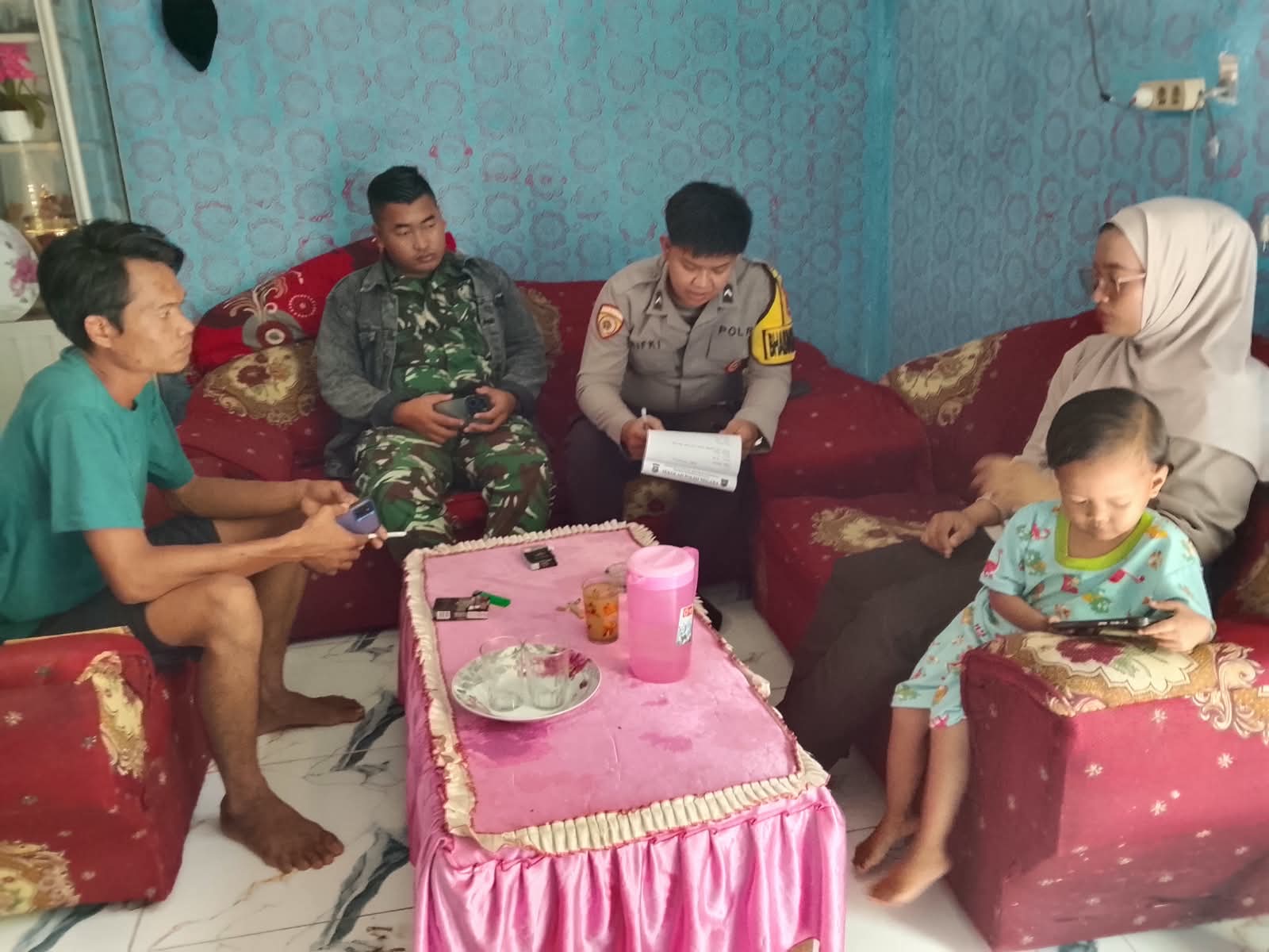 Bhabinkamtibmas Desa Ngalam Baru Lakukan Problem Solving, Jaga Kamtibmas Tetap Kondusif