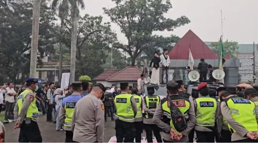 Polrestabes Palembang Kawal Aksi Mahasiswa di Kantor Gubernur Sumsel, Berakhir Aman dan Kondusif