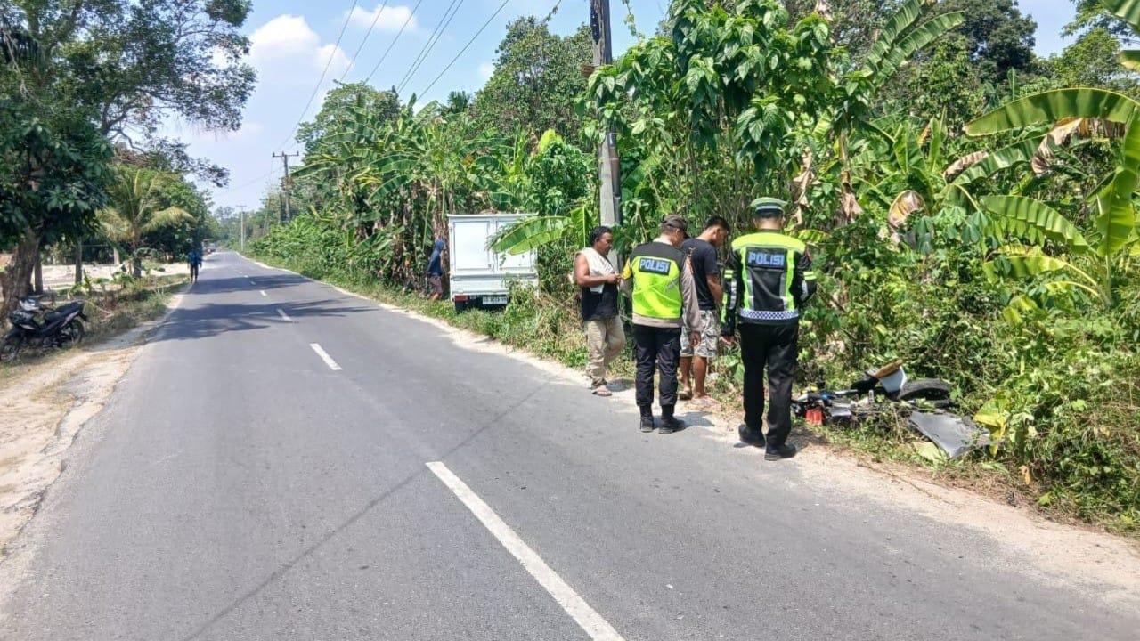 Sat Lantas Polres OKU TIMUR Olah TKP Kecelakaan Maut Mobil Box SPPG vs Motor di Jalan Lintas Komering, Tiga Orang Meninggal Dunia
