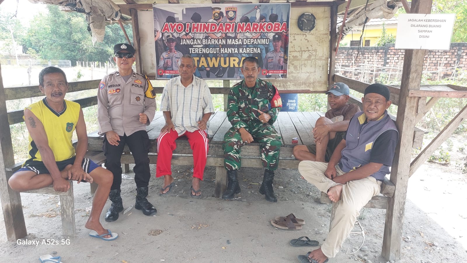 Sinergitas Bhabinkamtibmas dan Babinsa Sambangi Warga Binaan untuk mewujudkan Kamtibmas yang Kondusif