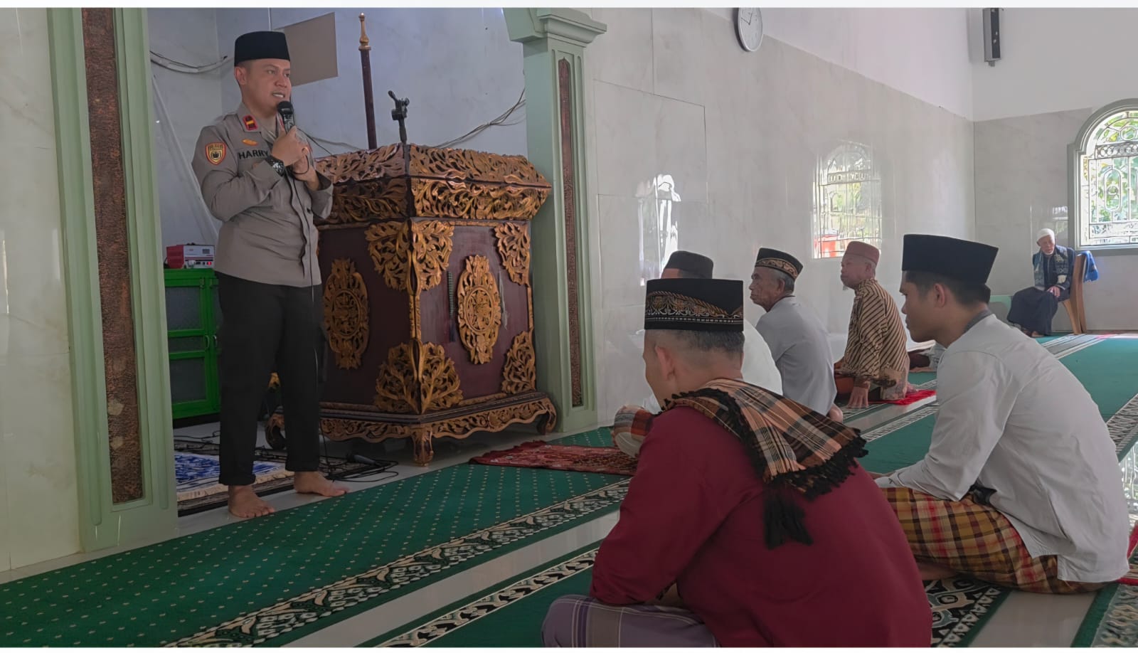 Jaga Kamtibmas dan Bangun Sinergi dengan Masyarakat, Kapolsek Muara Kuang Gelar Safari Jumat di Masjid At Taqwa Desa Lubuk Tunggal