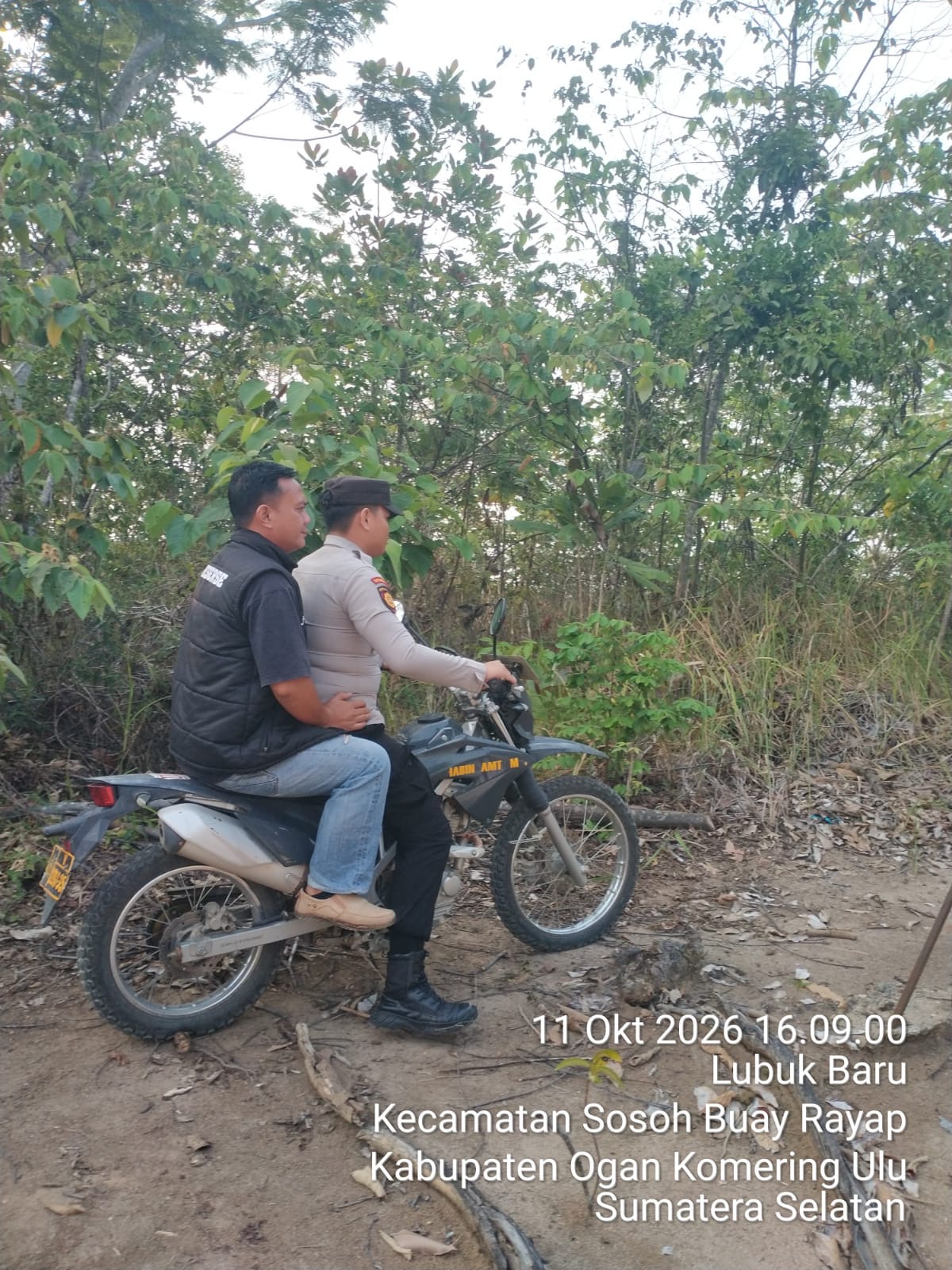 Bhabinkamtibmas Polsek Sosoh Buay Rayap Polres OKU Laksanakan Mitigasi Karhutla di Desa Lubuk Baru