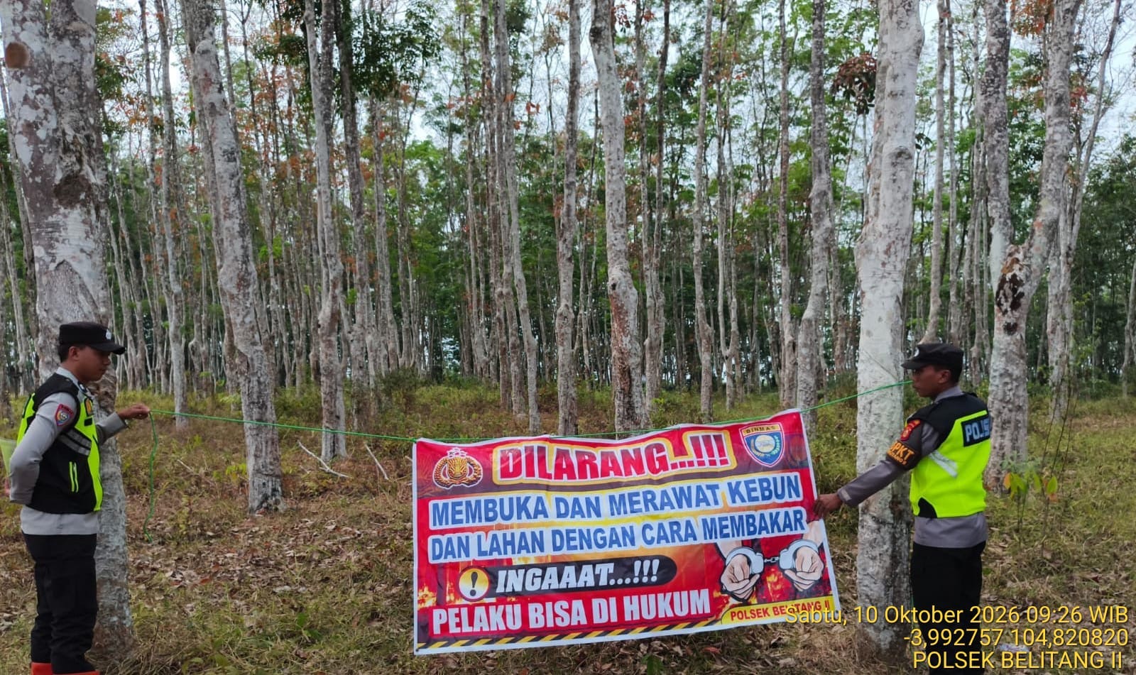 Antisipasi Kebakaran Hutan dan Lahan, Polsek Belitang II Gencarkan Sosialisasi dan Pemasangan Spanduk