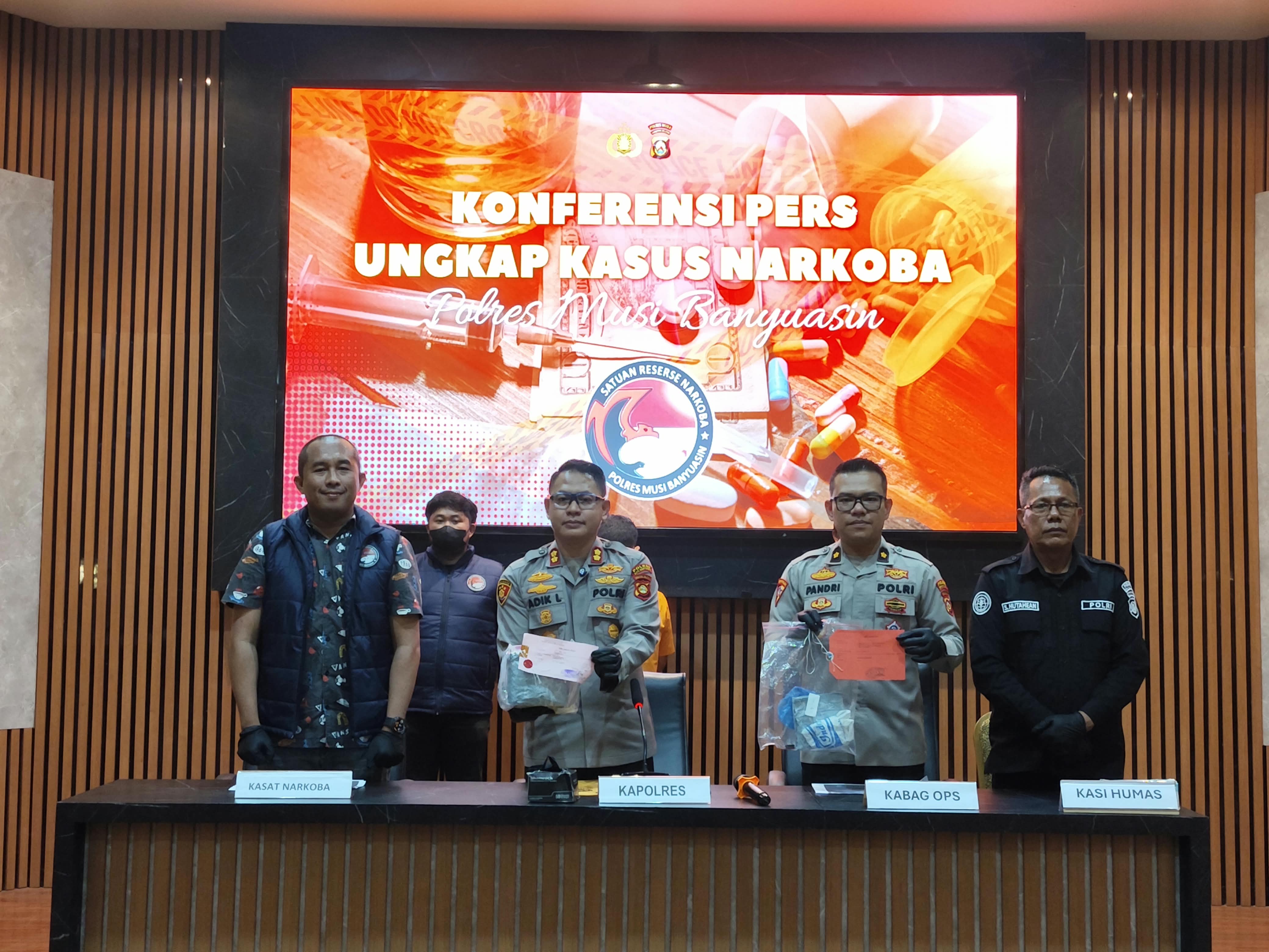 Polres Muba Sita Hampir 2 Kilogram Sabu di Rumah Warga Tebing Bulang, Barang Bukti Disembunyikan dalam Brankas dan Bawah Atap