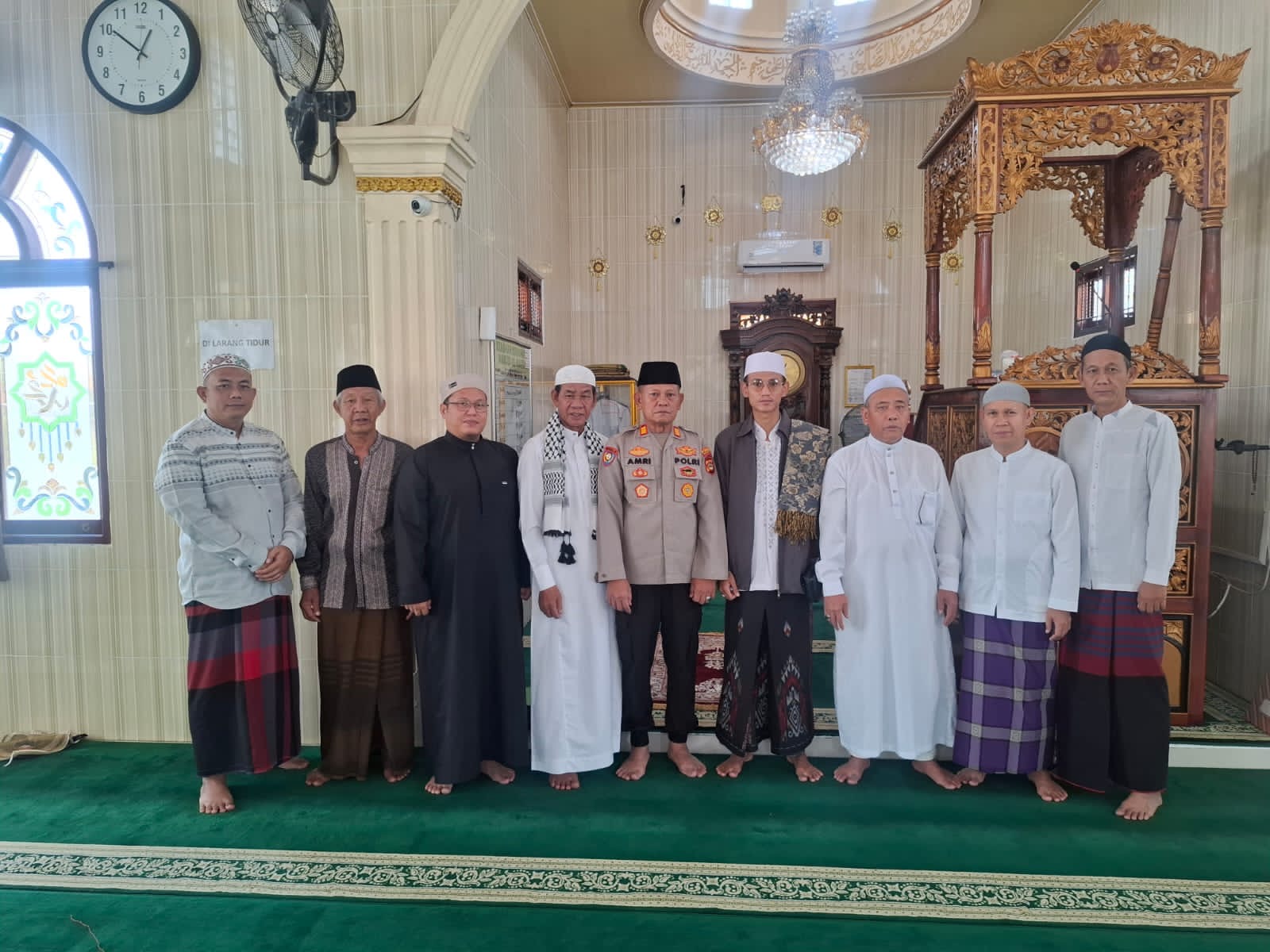 Sat Binmas Polres OKI Sampaikan Himbauan Karhutla Kepada 100 Jamaah di Masjid Al-Mahdi Kayuagung