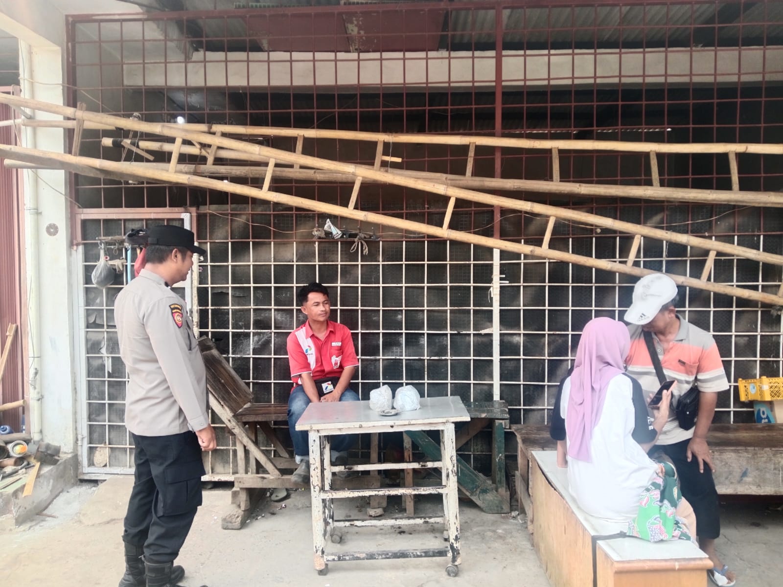 Rutin Gelar Patroli, Polsek Rambang Kapak Tengah Perkuat Sinergi dengan Masyarakat Jaga Kamtibmas