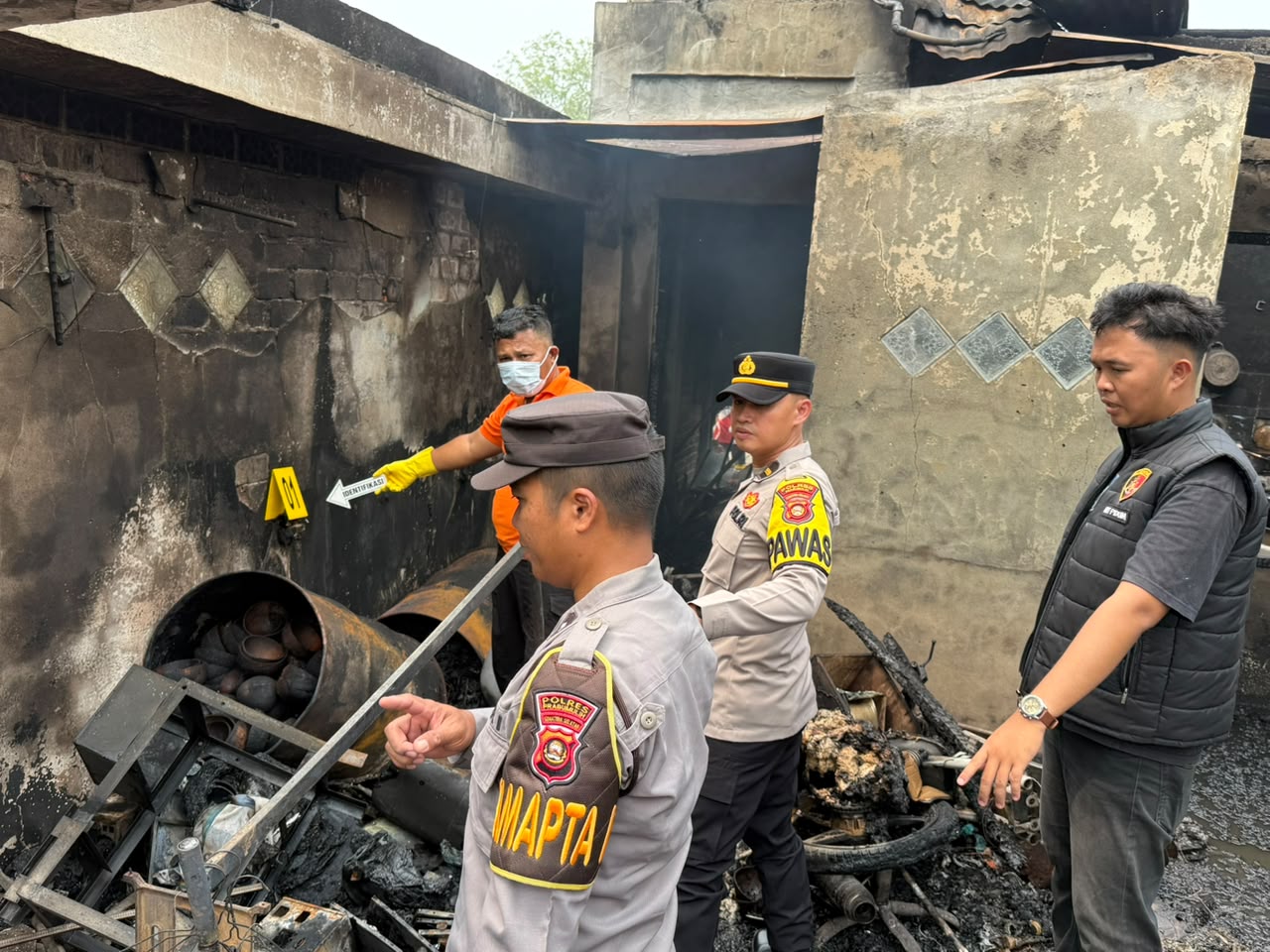 Polsek Prabumulih Timur Tindaklanjuti Kebakaran Rumah, Satreskrim dan INAFIS Lakukan Olah TKP