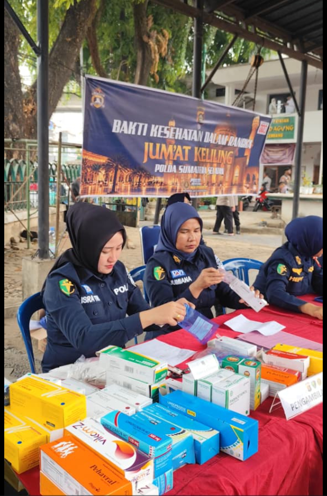 Jumat Keliling Polda Sumsel, Kapolda Hadirkan Bakti Kesehatan dan Bantuan Material untuk Masjid Agung SMB II