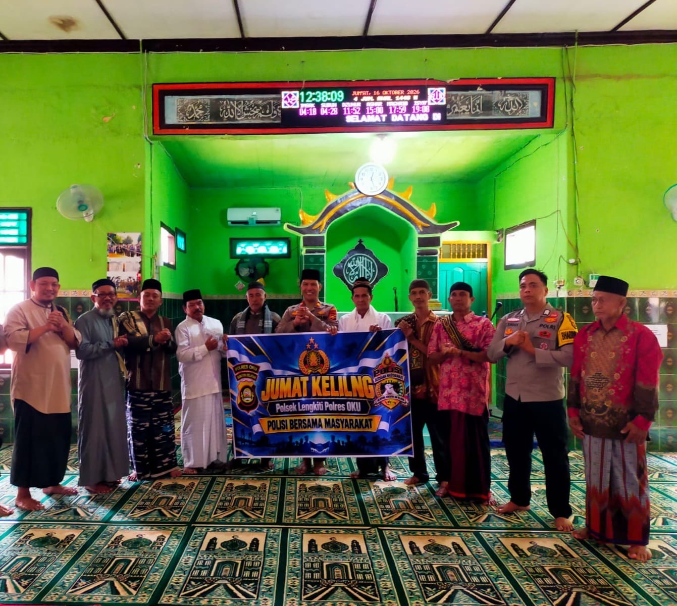Kapolsek Lengkiti Laksanakan Salat Jumat Bersama Masyarakat, Sampaikan Imbauan Kamtibmas