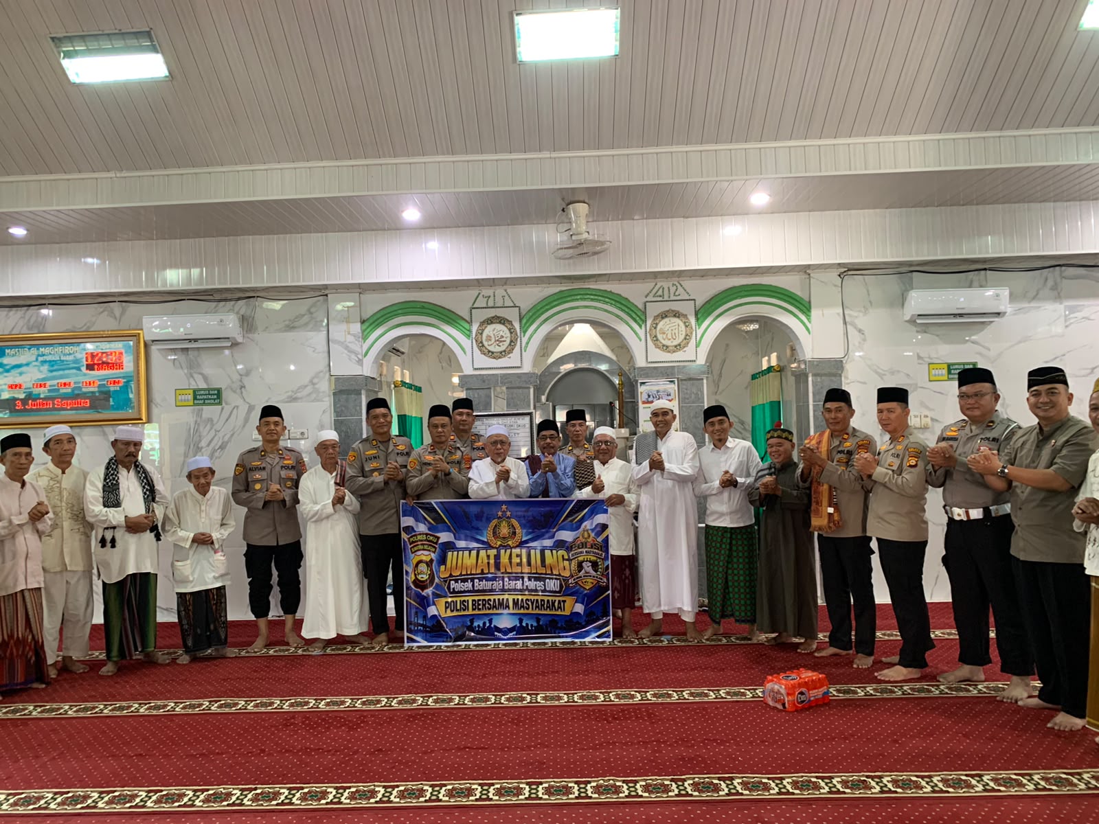 Polres Oku Gelar Jumat Keliling Di Masjid Al-Magfiroh Desa Pusar, Perkuat Silaturahmi Dengan Masyarakat