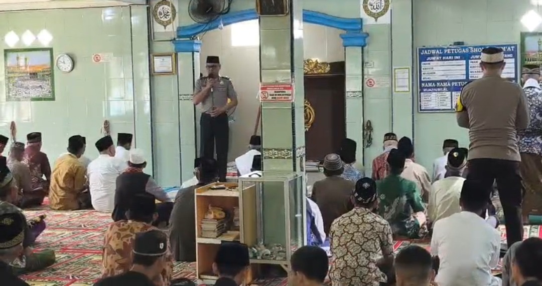 *Gelar Jumat Keliling di Desa Talang Benteng, Kapolsek Muara Pinang Sosialisasi Layanan 'SI BAJA' dan Imbauan Karhutla*