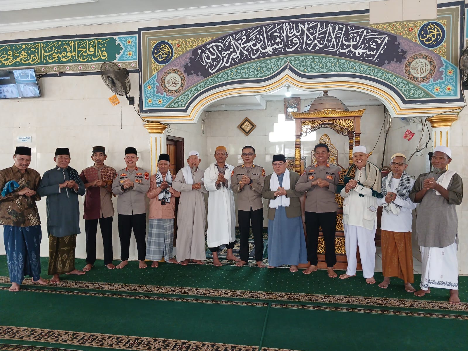 Dekatkan Diri Dengan Masyarakat, Kapolsek Muara Kuang Safari Jumat di Desa Kasah*