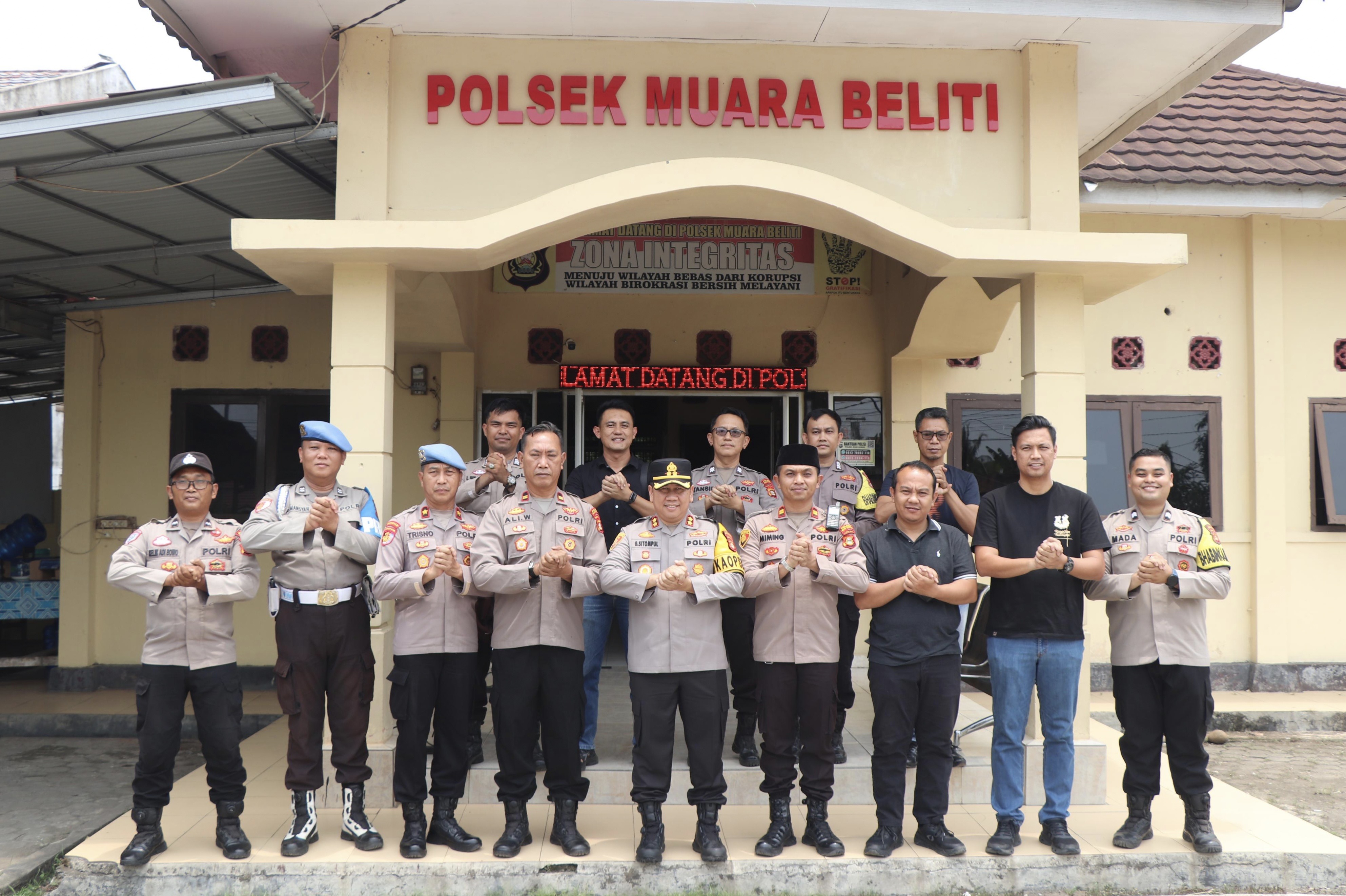 Baru Empat Hari Jabat Kapolres Musi Rawas, AKBP Gokma Langsung Tancap Gas!   Cek Kesiapan Personel Polsek Muara Beliti