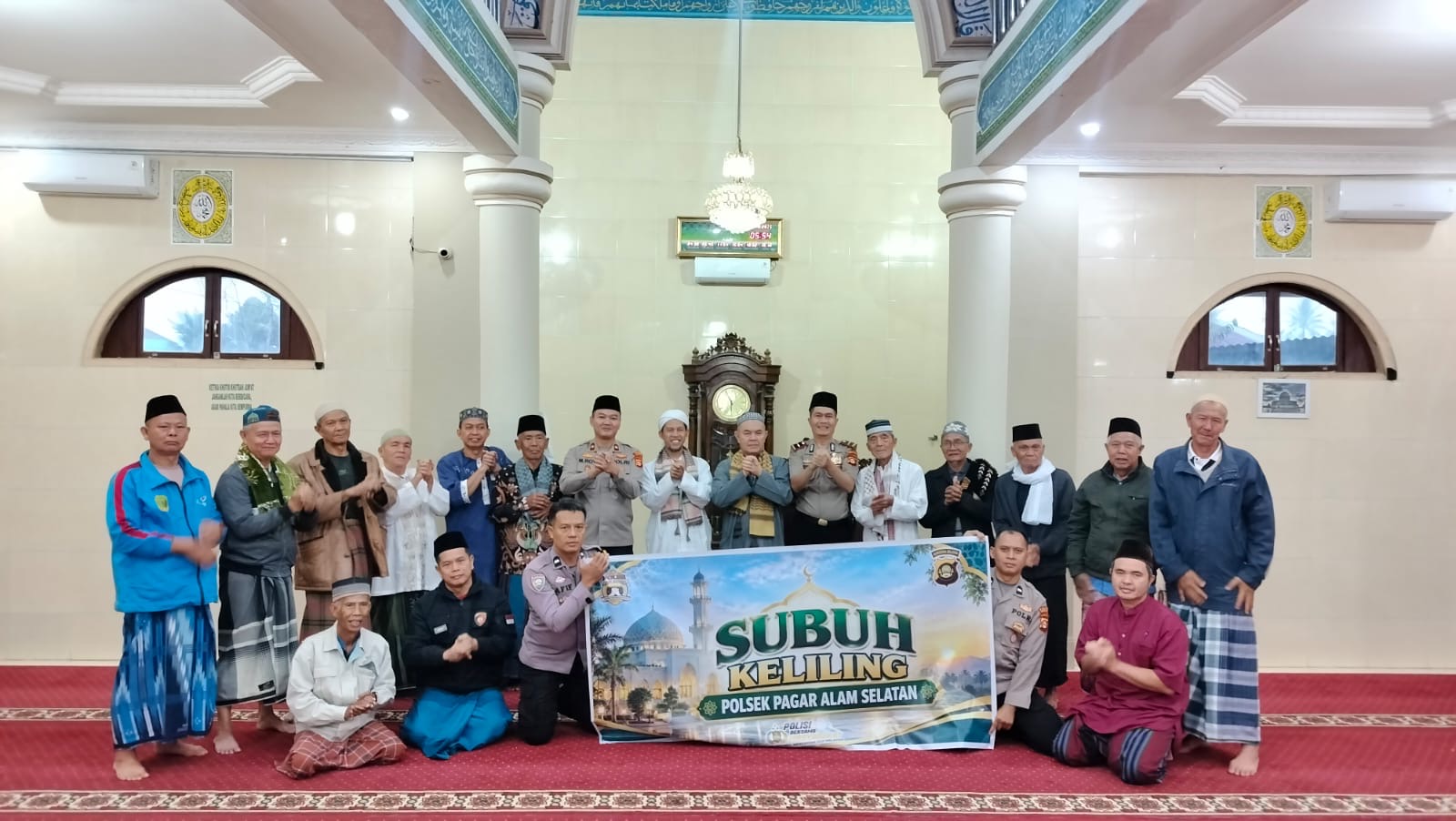 *Wakapolres Pagar Alam  Hadiri Subuh Keliling, Perkuat Silaturahmi dengan Masyarakat*