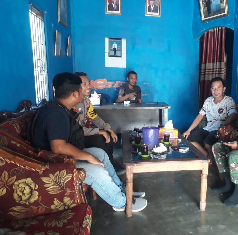 Bhabinkamtibmas Polsek Pengandonan Polres OKU Sambangi Warga, Imbau Tidak Membuka Lahan dengan Cara Membakar