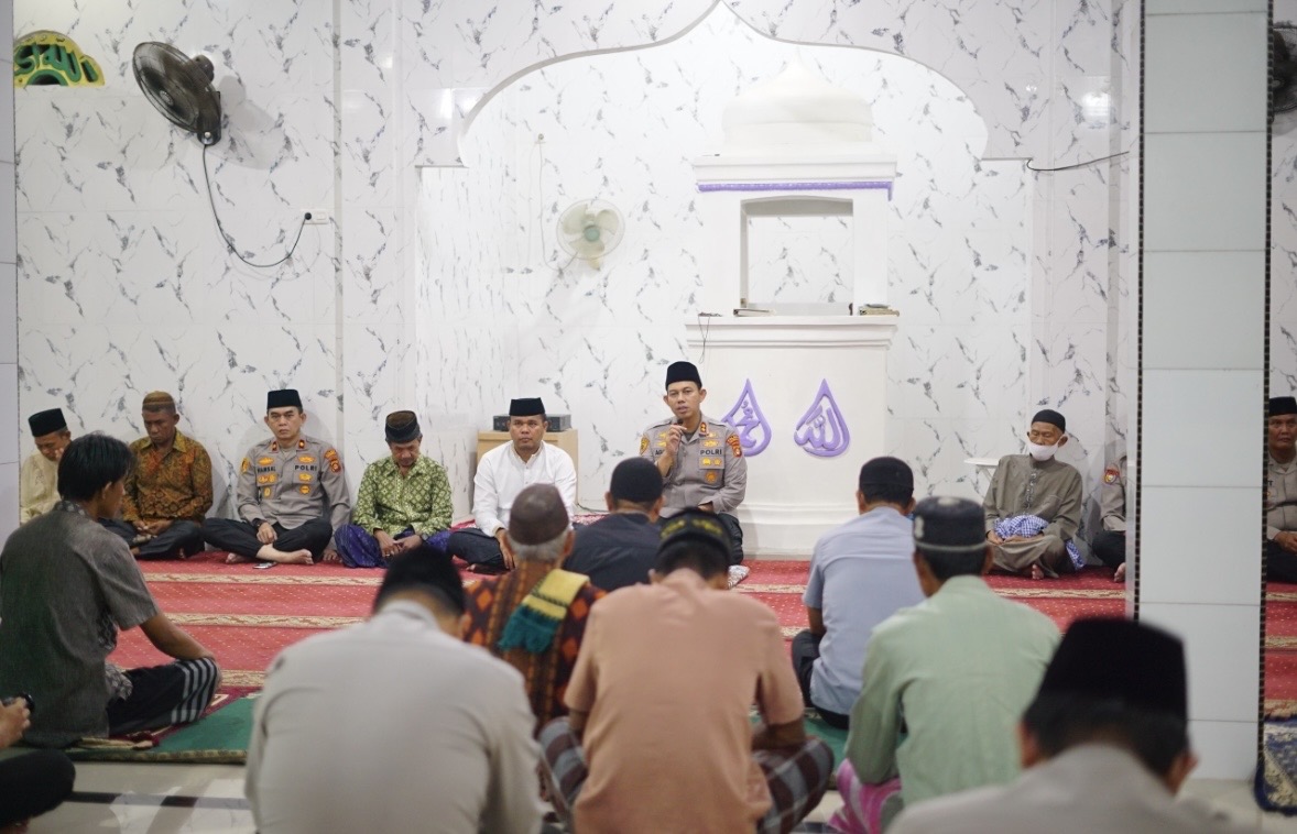 Polres OKI Gelar Subuh Keliling, Kapolres Ajak Warga Cegah Karhutla dan Jauhi Narkoba