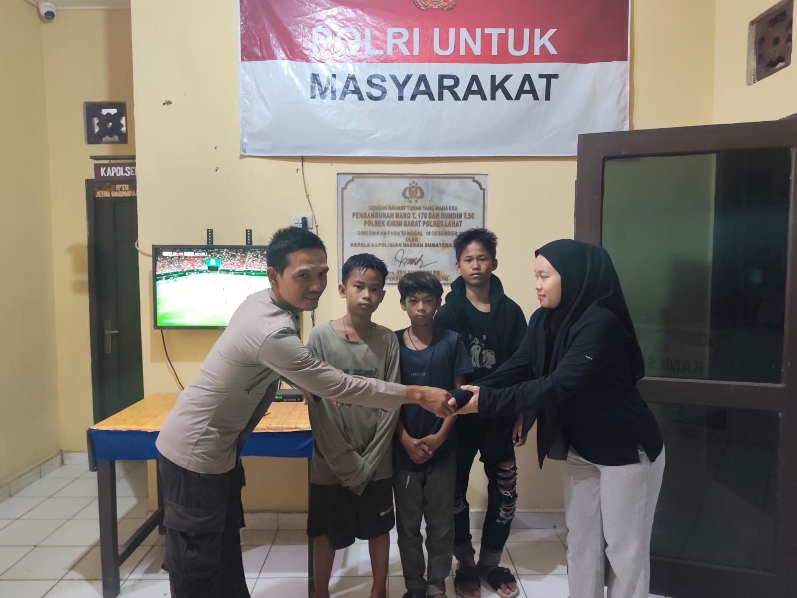 Tiga Anak Terlantar Asal Prabumulih Berhasil Dipertemukan Kembali dengan Keluarganya Berkat Respons Cepat Polres Lahat