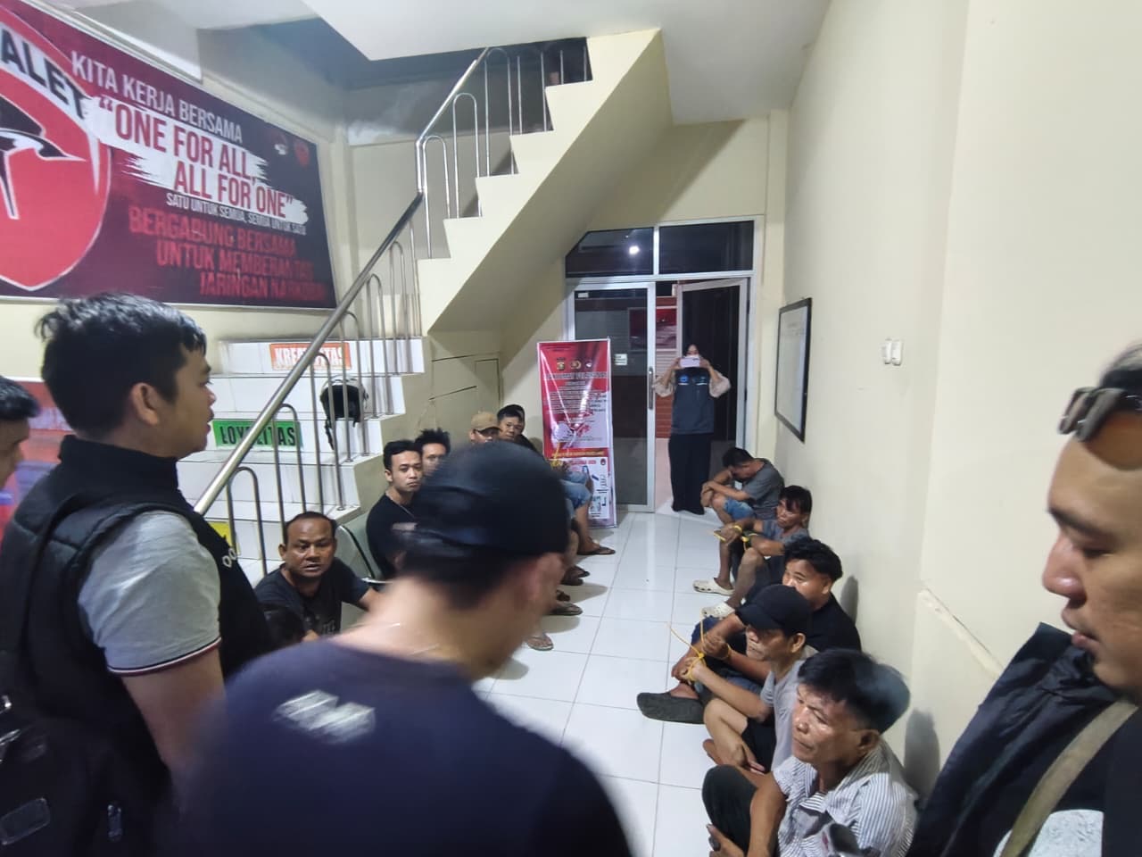 Polres Lahat Gelar Operasi Sarang Narkoba di Cafe D, Amankan 9 Orang dan Sita 12 Paket Ekstasi