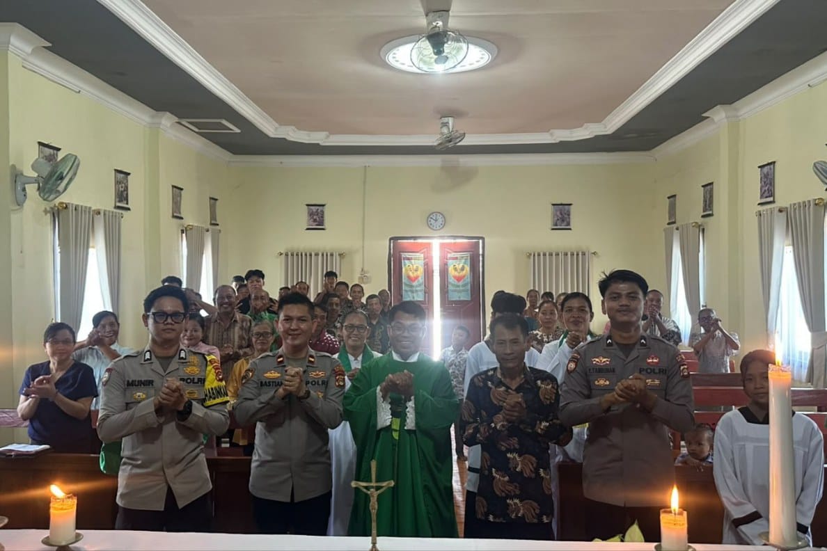 Pererat Silaturahmi dan Toleransi, Polsek BP Peliung Gelar Minggu Kasih di Gereja Santo Yohanes Penginjil