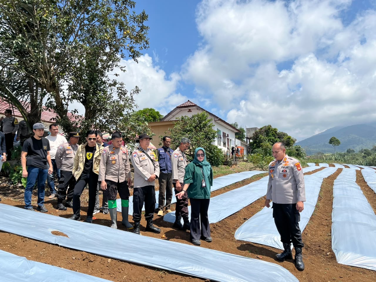 Kapolres Muara Enim Tinjau Lahan Calon Sentra Bawang Putih, Dukung Program Swasembada Pangan 2026