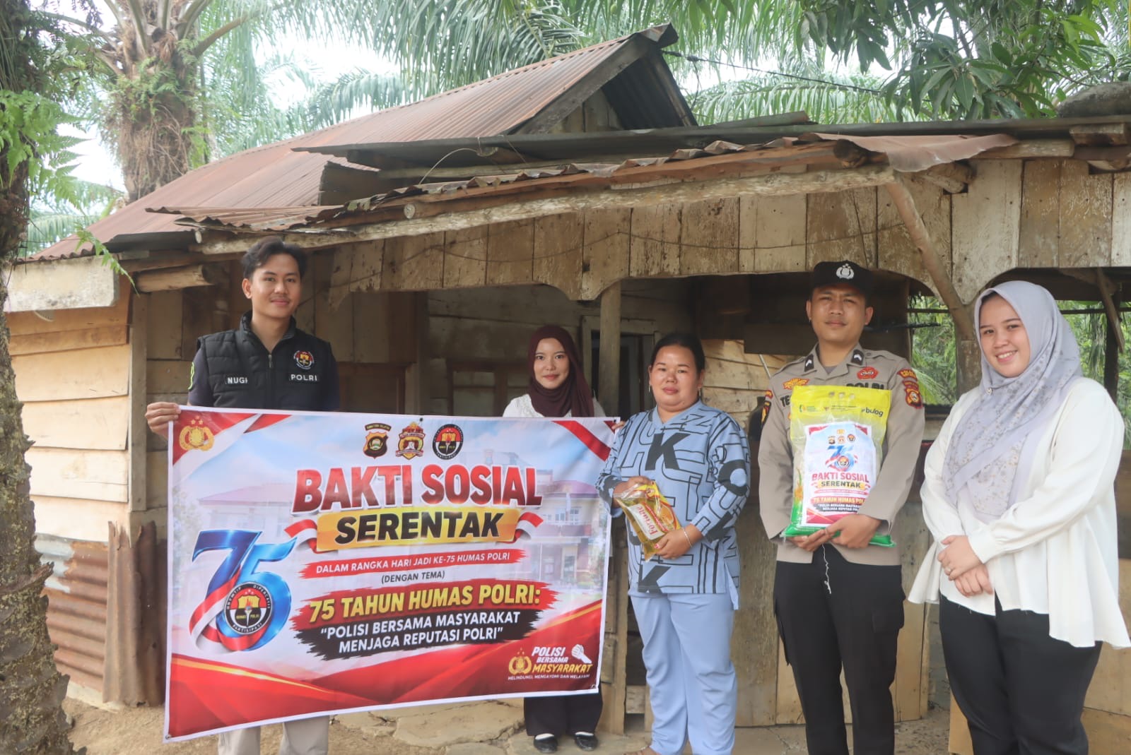*Sambut Hari Jadi Ke-75 Humas Polri, Si Humas Polres Empat Lawang Gelar Bakti Sosial Serentak dan Kunjungan ke Rumah Warga*
