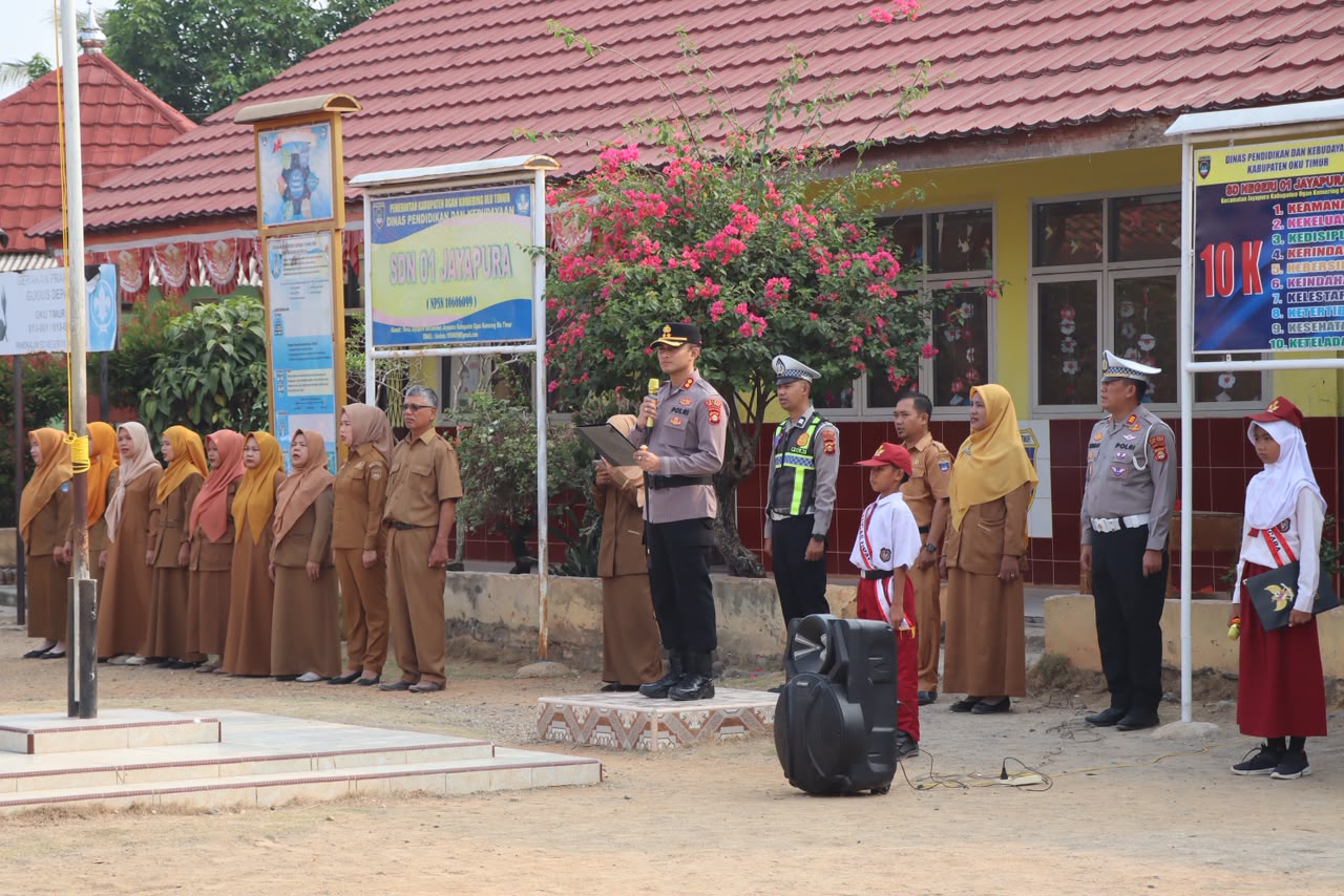 KAPOLRES OKU TIMUR MENJADI PEMBINA UPACARA DI SDN 01 JAYAPURA