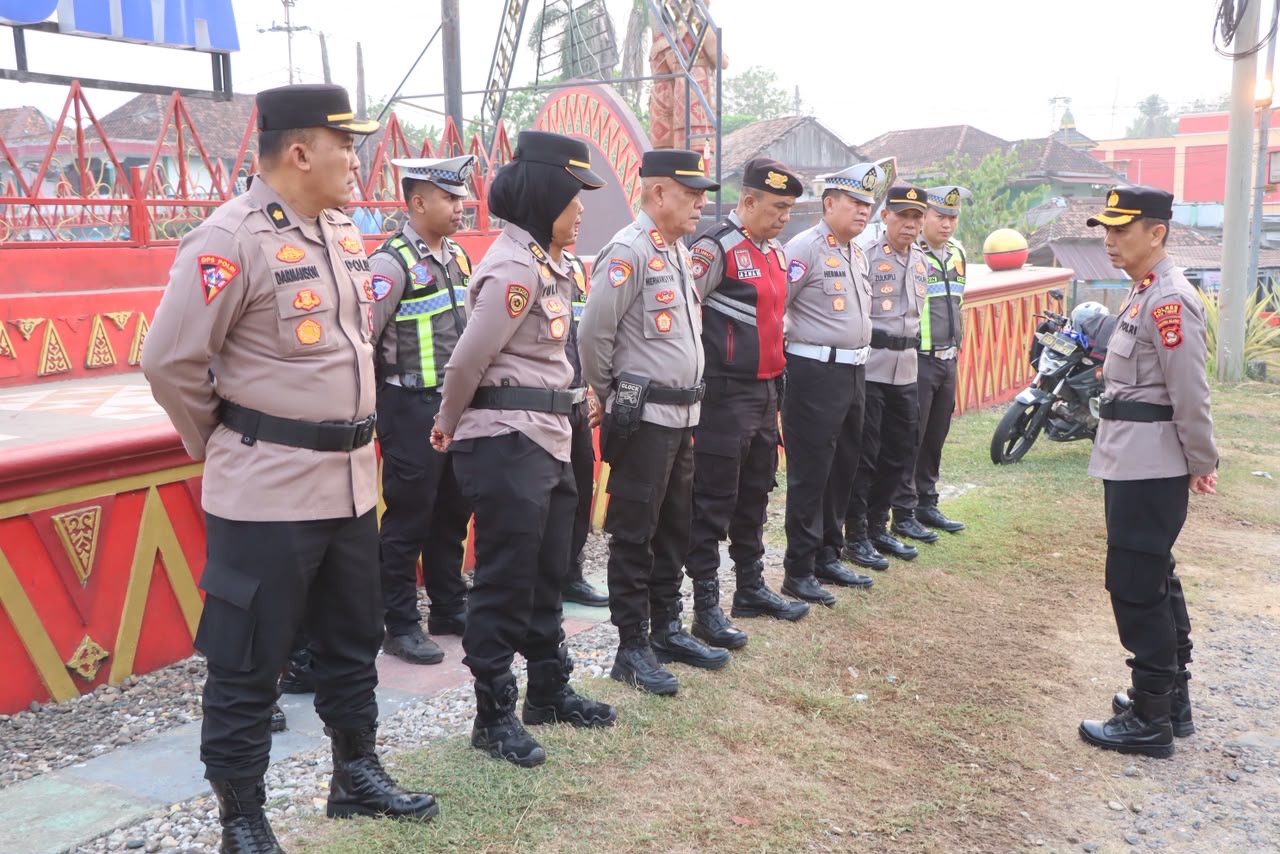 WAKAPOLRES OKU TIMUR PIMPIN APEL STRONG POINT DI SIMPANG 4 TUGU PENGANTIN