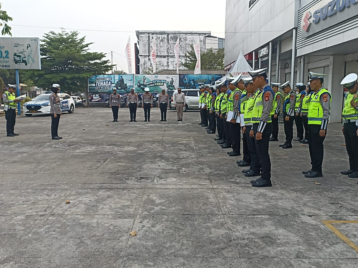 AWALI TUGAS DENGAN DISIPLIN, PERSONEL SATLANTAS POLRES PRABUMULIH GELAR APEL PAGI