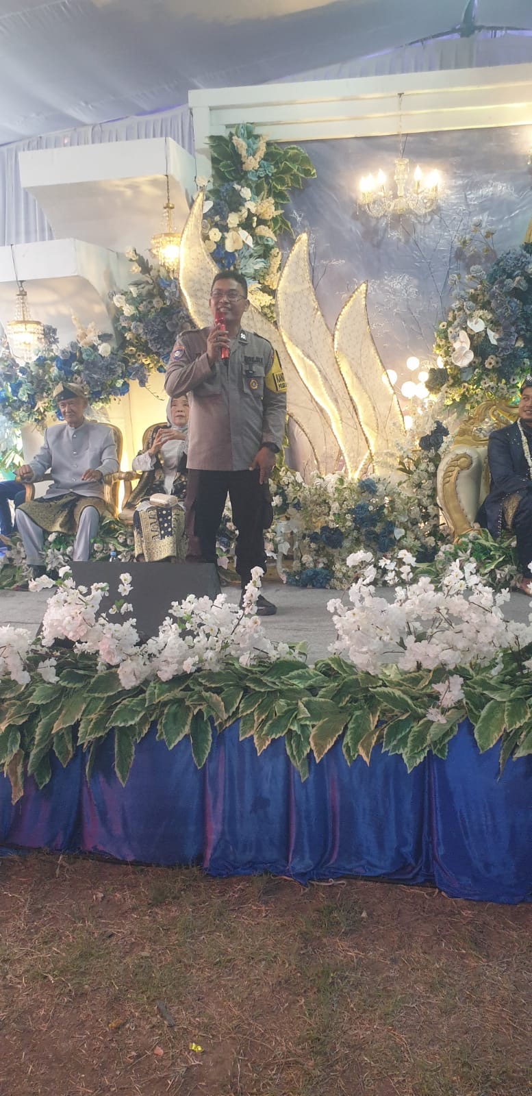 Polsek Lawang Kidul Hadiri Resepsi Pernikahan Warga, Sampaikan Edukasi Kamtibmas dan Pencegahan Karhutla