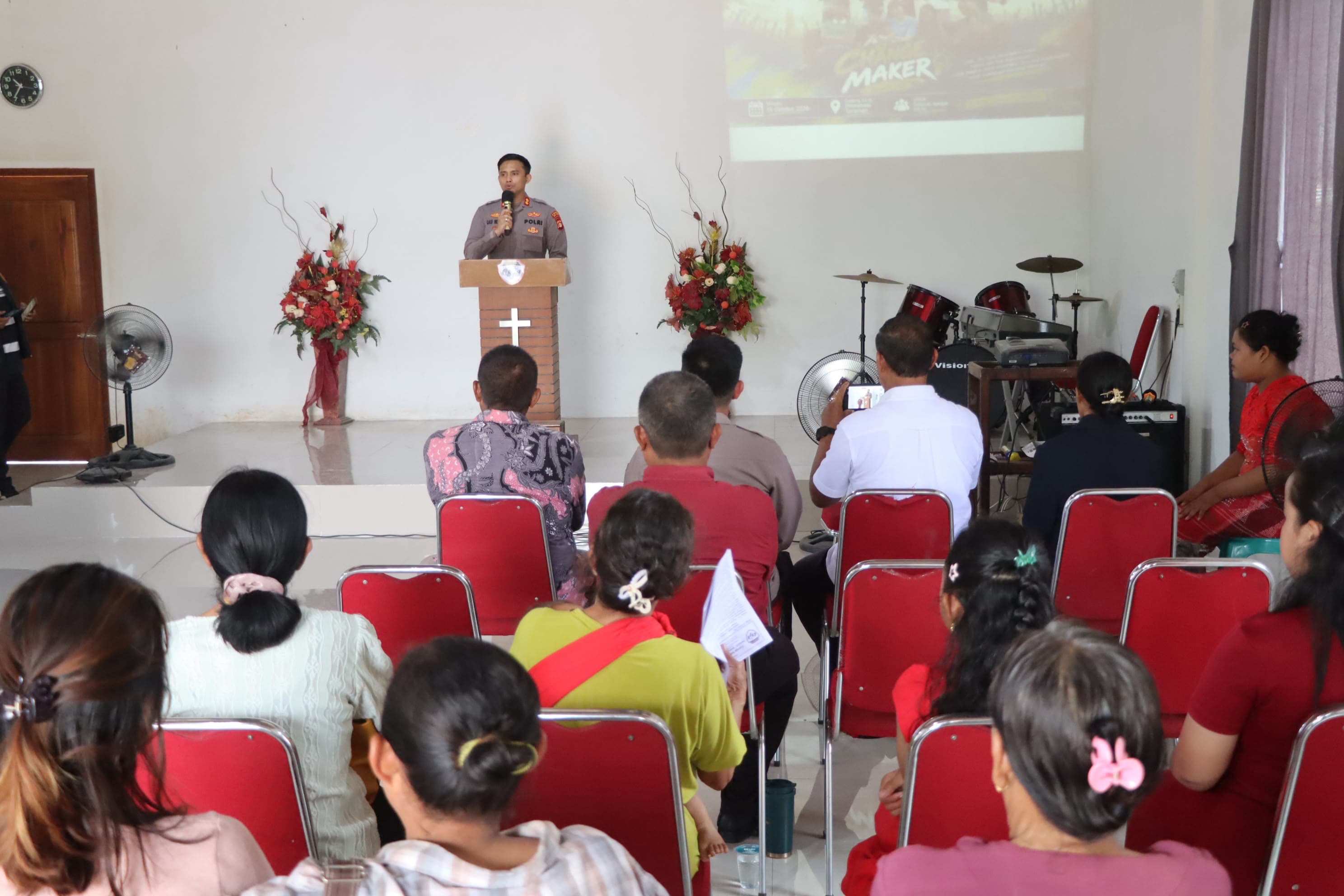KAPOLRES OKU TIMUR HADIRI KEGIATAN MINGGU KASIH DI GEREJA KRISTEN PROTESTAN SIDANG JEMAAT ALLAH EMMANUEL