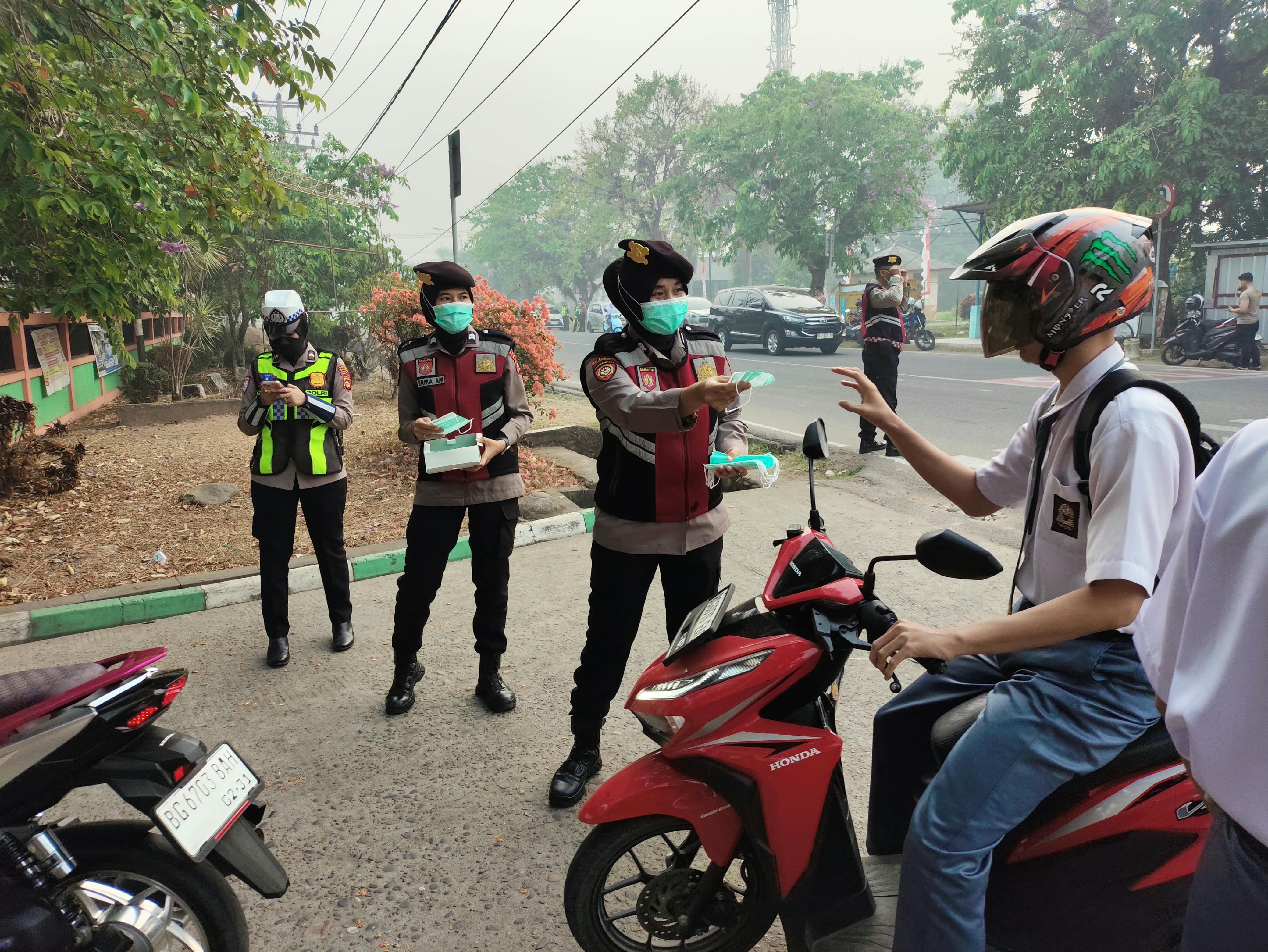 Turun Langsung ke Jalan, Kapolres Muba Pimpin Strong Point Pagi di Depan SMAN 2 Sekayu