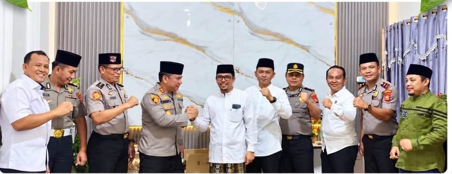 Pererat Silaturahmi dan Perkuat Sinergi Bersama Ulama, Kapolres Musi Rawas Sambangi Ketua PCNU di Ponpes Darul Barokah